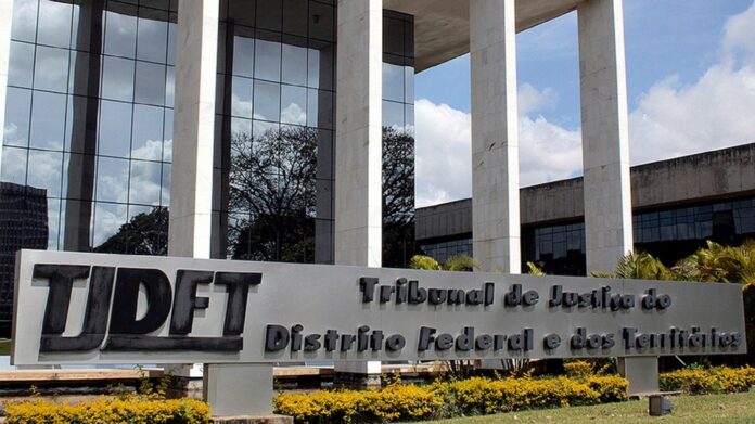 O TJDFT realizou a cerimônia de posse de 49 novos servidores, aprovados em concurso público, reforçando seu quadro funcional com profissionais de diversas áreas e reafirmando o compromisso com ética, eficiência e excelência na prestação jurisdicional à sociedade.