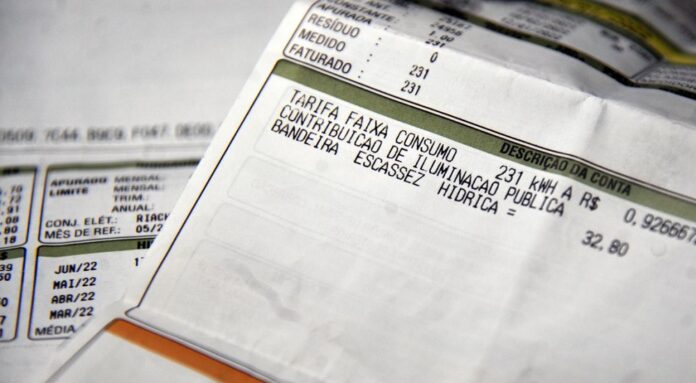 Aneel divulga calendário para anúncio de bandeiras tarifárias em 2026