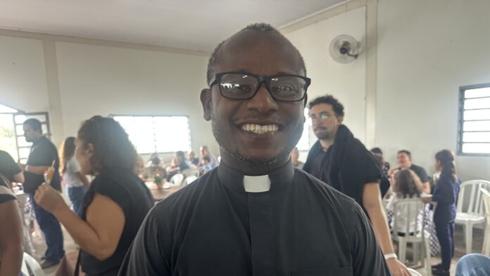 Comunidade do Tororó se despede do Padre Matheus Camuege após oito anos de missão marcada por fé, solidariedade e união. O sacerdote segue para Aparecida de Goiânia, levando consigo o carinho e a gratidão dos fiéis.