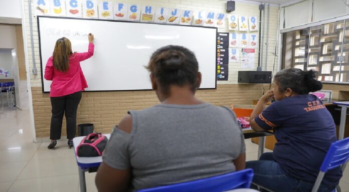 Prorrogadas inscrições para Educação de Jovens e Adultos