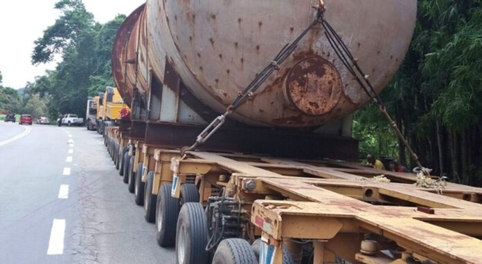 Trânsito pesado trava rodovias do DF e gera revolta diária. Diante das queixas, o distrital Roosevelt Vilela propõe restringir caminhões no horário de pico para aliviar congestionamentos e priorizar quem precisa trabalhar.