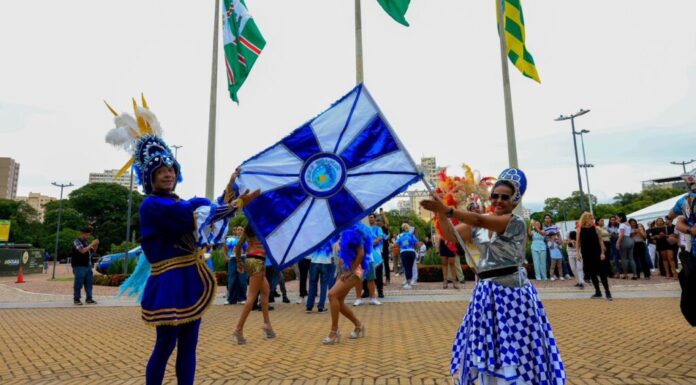 Folia Goiás 2026 promete animar capital e interior com blocos, shows gratuitos e segurança reforçada. Governo investe R$ 20 milhões para fortalecer turismo, economia local e tradição do carnaval goiano.