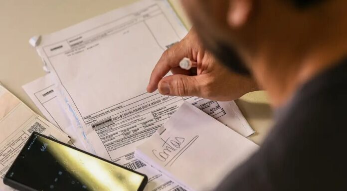 Salário mínimo de R$ 1.621 começa a valer neste mês