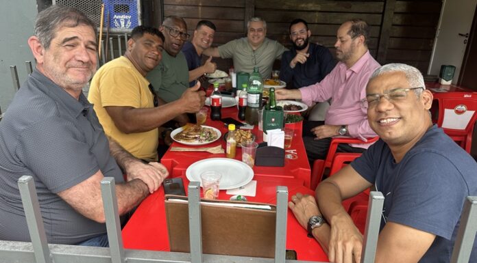 Aprendizes da Loja Grão-Mestre José de Melo e Silva organizaram um almoço fraterno que uniu mestres maçons em diálogo sincero. Mais que congraçamento, foi renovação da verdadeira irmandade: laços que vão além do templo.