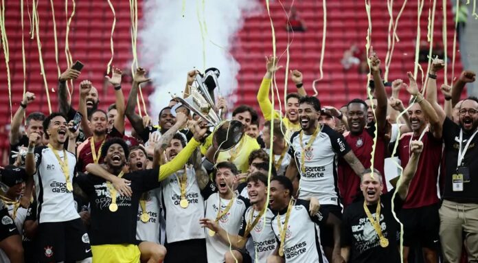 Corinthians vence Flamengo e é bicampeão da Supercopa Rei
