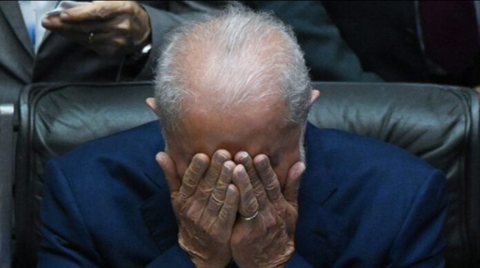 O desespero no PT é palpável: pesquisas de 2026 (Atlas/Bloomberg e Paraná Pesquisas) mostram empate técnico no 2º turno, com Flávio Bolsonaro numericamente à frente de Lula. O que era liderança folgada virou pesadelo do presidente.