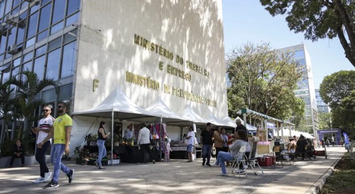 Governo libera mais R$ 4,6 bi para pagar saque-aniversário do FGTS