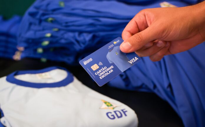 Nova logística do Cartão Uniforme Escolar amplia retirada nas agências