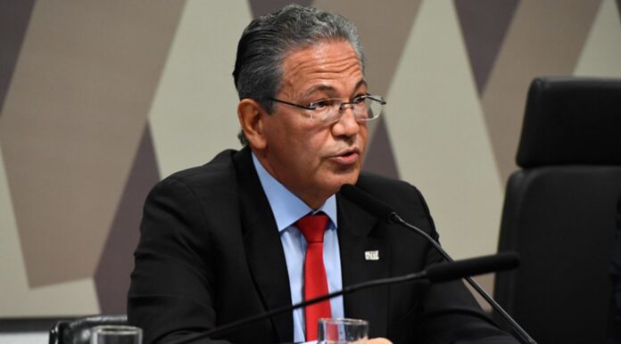 O papel ridículo do corregedor Mauro Campbell Marques do CNJ, indicado por Lula, ao fazer o serviço sujo para federalizar ou até mesmo liquidar o BRB em plena crise. Por trás desse movimento está o PT DF que age para colocar em risco um patrimônio do Distrito Federal.