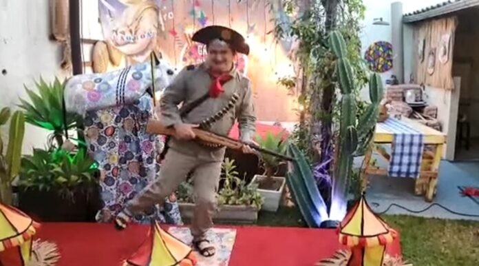 O deputado pode dançar baião sem sanfoneiro se insistir na frágil federação PT/PV/PCdoB! Sem Erika Kokay puxando votos na Câmara, o pré-candidato do PV corre risco real de ficar sem ritmo e sem mandato. Hora de trocar o passo antes que a música pare de vez.