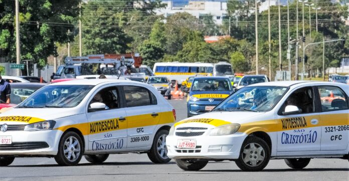 Regulamentada atuação de instrutores de trânsito da nova CNH