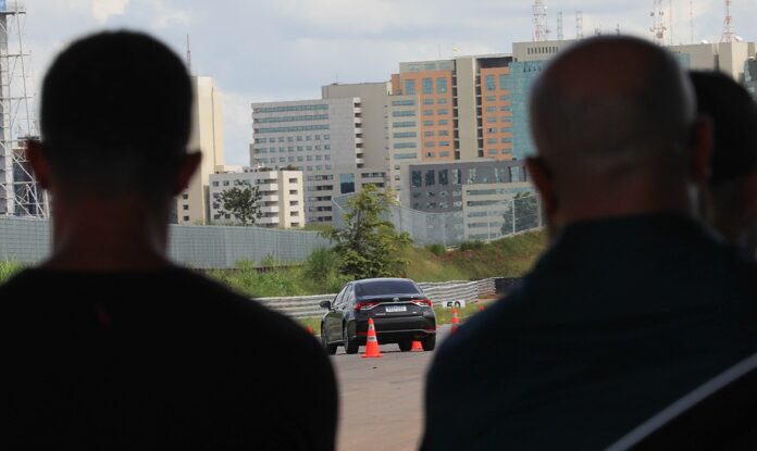Autódromo Internacional de Brasília recebe treinamento de direção defensiva para motoristas do TCDF