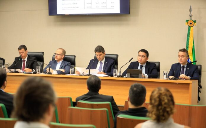 GDF fecha 2025 cumprindo metas fiscais