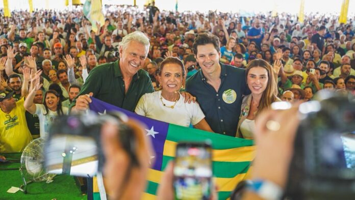 Caiado e Daniel Vilela ao lado do povo: multidão lota evento em Jaraguá e demonstra força da base governista em Goiás. Mobilização reuniu prefeitos, vereadores e milhares de apoiadores do projeto político.