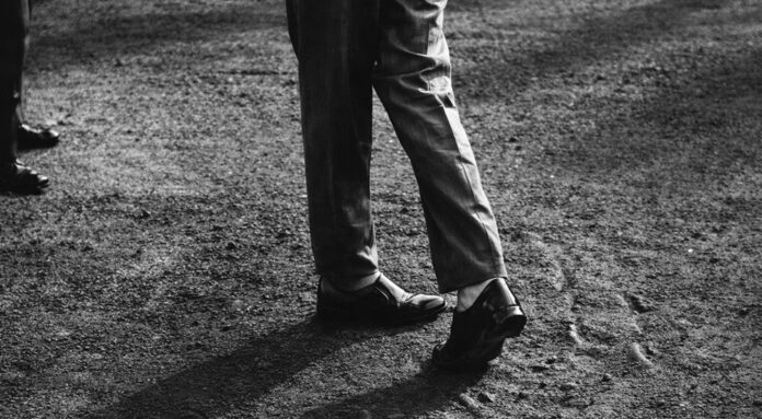 Izalci nas incertezas: não sabe se vai pra direita, pra esquerda ou pro centro. Um político sem bússola, perdido no meio do caminho, girando ao sabor do vento político. Pra onde será que ele vai parar dessa vez?