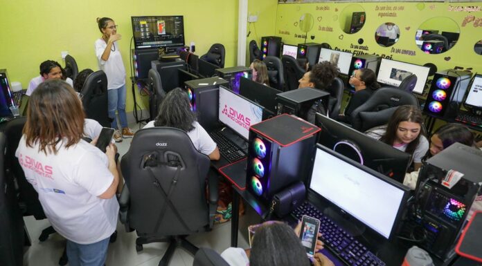 No mês dedicado às mulheres, uma iniciativa voltada à inclusão digital e ao empreendedorismo feminino transforma o acesso à tecnologia em ferramenta de autonomia.