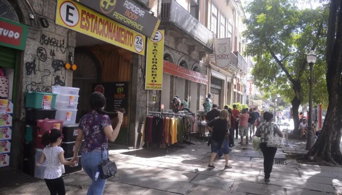 Vendas no comércio crescem 0,4% em janeiro e igualam patamar recorde