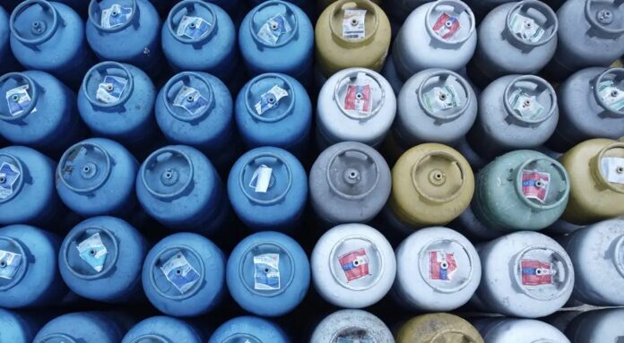 Caixa libera vale-recarga do programa Gás do Povo a 206 mil famílias