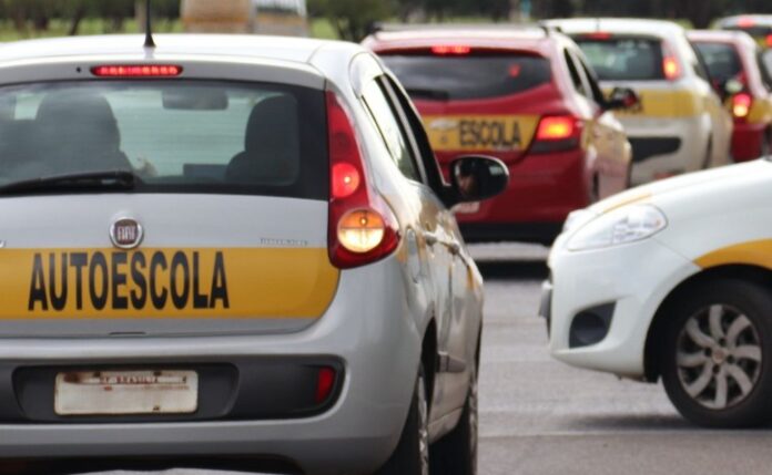 Divulgadas regras para autorização de instrutor de trânsito no DF