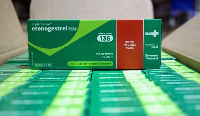 SUS qualifica profissionais para ampliar oferta de implantes hormonais