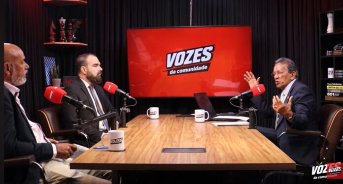 ..A cada edição, o Vozes da Comunidade cresce em audiência, prestígio e credibilidade na web. Comandado pelo jornalista Toni Duarte que dividiu a bancada com o jornalista Jorge Poliglota, o programa sabatinou Alexandre Patury sobre os desafios da segurança no DF.