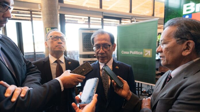 O embaixador de Taiwan no Brasil, Benito Liao, destacou as novas oportunidades de cooperação bilateral, o parque tecnológico no Paraguai e a ponte via Mercosul para fortalecer laços com o Brasil. “Como parceiros, desejamos estreitar nossas relações bilaterais.”