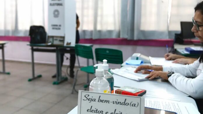 Eleições 2026: eleitor pode se inscrever para ser mesário voluntário