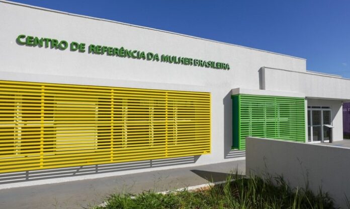 Centros de referência da mulher brasileira promovem feira solidária