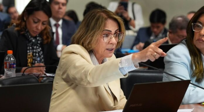 Damares defende Celina Leão na CAE e chama crise do BRB de 