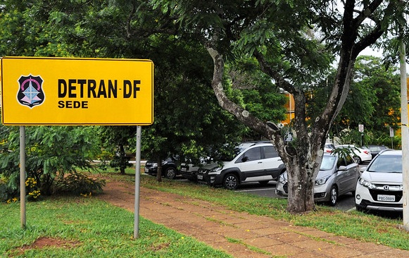 Detran-DF alerta sobre golpes em sites falsos para pagamento de débitos veiculares