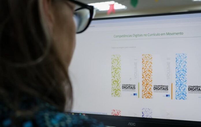Documento que debate educação digital da rede pública é lançado no DF
