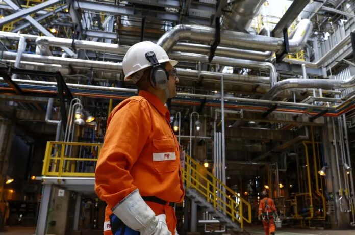 Economia brasileira cresceu 0,1% em abril, estima prévia da FGV