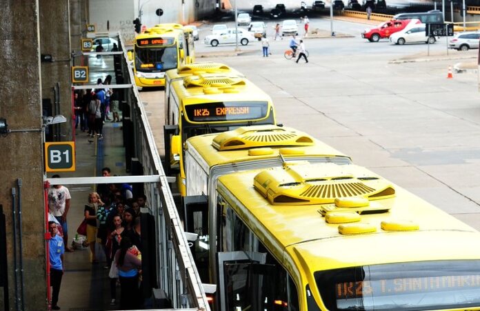 Reforço de ônibus começa três horas antes dos jogos da Seleção Brasileira