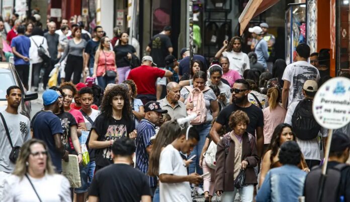 Salários diminuem pobreza em 22 regiões metropolitanas