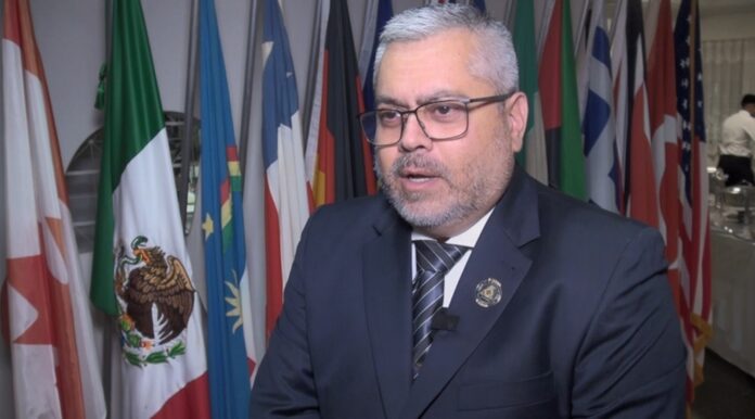 O venerável mestre maçom Antonio Carlos Monteiro foi homenageado pelo Rotary Club de Brasília com a Medalha do Mérito Ernesto Silva, em reconhecimento à sua dedicação ao serviço humanitário, à ética e ao desenvolvimento social do Distrito Federal.