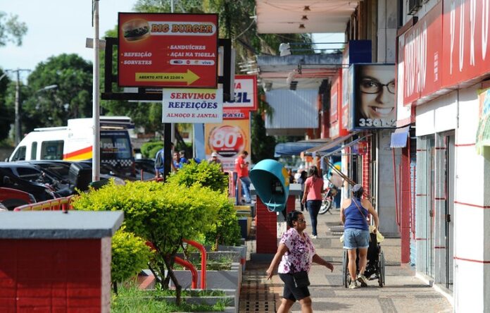 Comércio se mantém como segundo maior empregador do Distrito Federal
