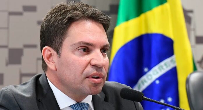 Ex-diretor da Abin teria oferecido cargo federal em troca de informações sobre o então governador do Rio e investigação envolvendo Flávio Bolsonaro.