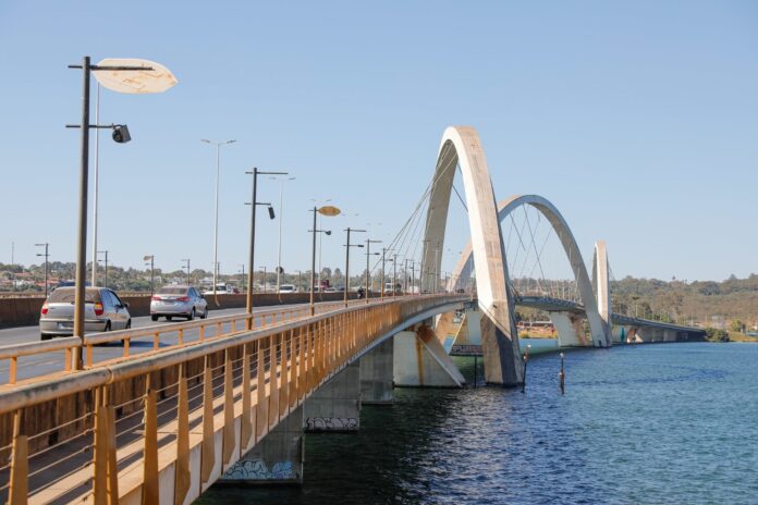 Velocidade máxima na via JK é reduzida de 80 km h para 60 km h