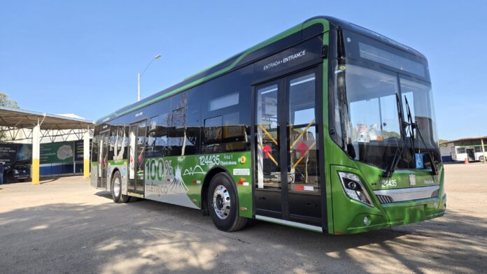 Dezoito ônibus elétricos chegam à frota do transporte público no DF