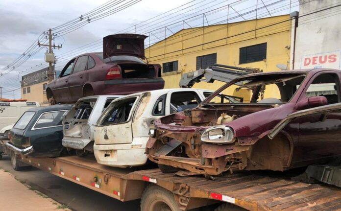 Retirada de veículos abandonados pode ser solicitada no DF