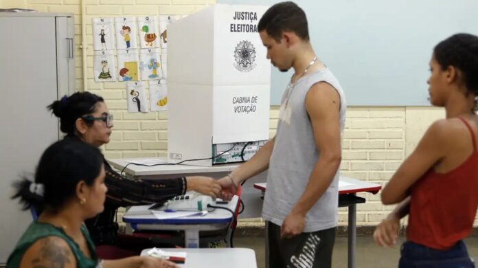 Com envelhecimento da população, eleitorado jovem recua 22% em 16 anos