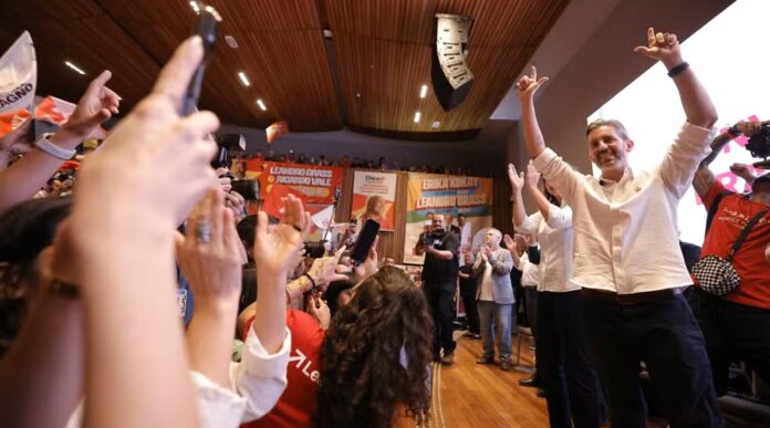 A convenção do Partido dos Trabalhadores do DF confirmou a candidatura de Grass ao governo. É a segunda disputa do ex-deputado distrital, que terá Dora Gomes (PV) como vice.