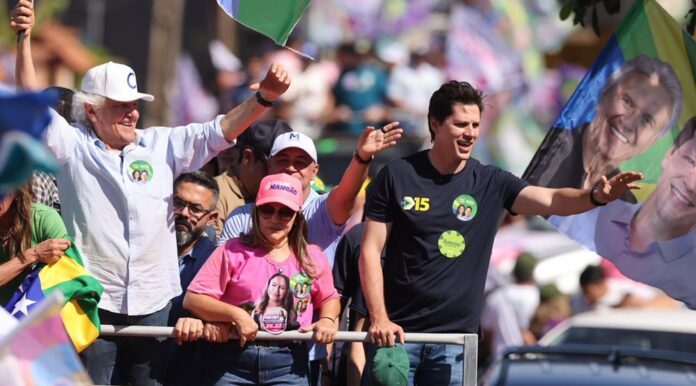 O governador de Goiás e candidato à reeleição, Daniel Vilela (MDB), participou neste domingo (16) de uma série de atividades de campanha no Entorno do Distrito Federal.