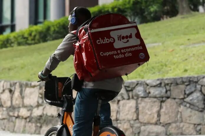Desigualdades marcam formalização do trabalho entre jovens brasileiros