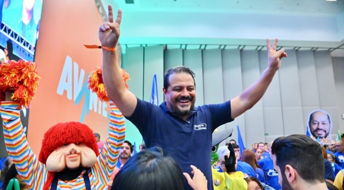 O pré-candidato a deputado distrital, Rogério, volta à disputa no DF, apostando no trabalho de porta em porta e no contato direto com a população. Com base em São Sebastião e na Estrutural, ele  busca fortalecer sua trajetória junto ao eleitorado.