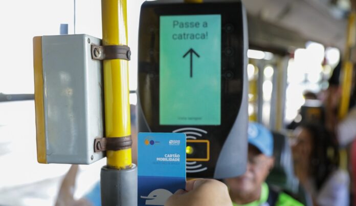 Saiba como solicitar o cartão gratuito para o transporte público do DF