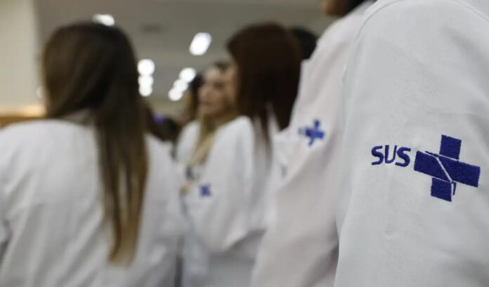 Saúde estende atuação de 676 médicos especialistas no SUS