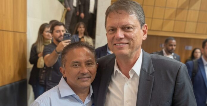 Governador de São Paulo gravou vídeo apoiando candidatura do cantor a deputado federal pelo Avante e destacou sua decisão de ingressar na política após sucesso musical