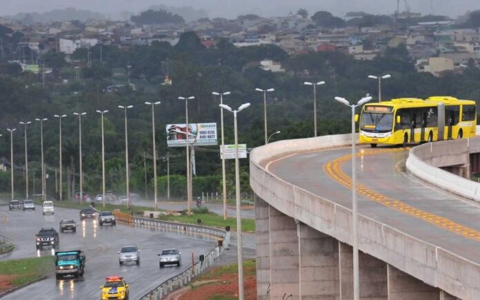 Taxistas do DF podem circular no corredor exclusivo do BRT Sul