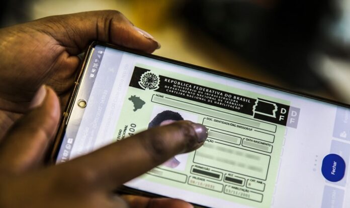 CNH vencida entre junho e setembro tem validade extra até dezembro
